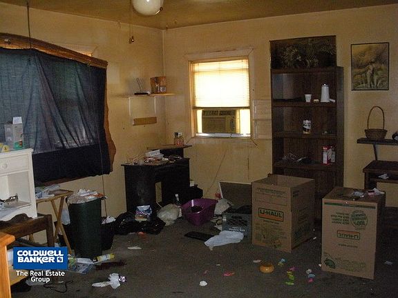 3rd image of 4914 Willow Ln