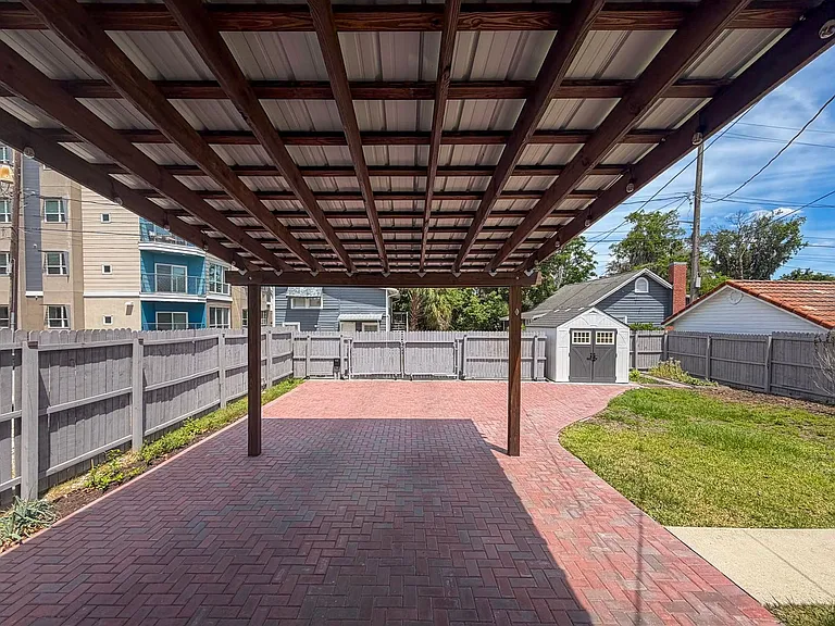 417 SW 10th St — Photo 45