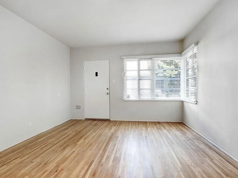 2202-2206 20th St in Santa Monica! Near Ocean Park Blvd. — Photo 7