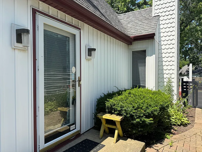 6652 Fernwood Dr — Photo 2