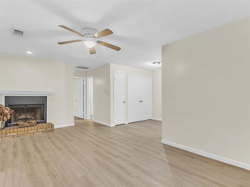 209 W Trinity St #D