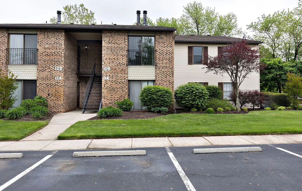 2 bed, 1.0 bath, 1171 sqft, $2,500 — Photo 1