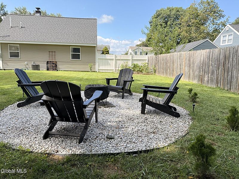 4th image of 1136 Outer Drive