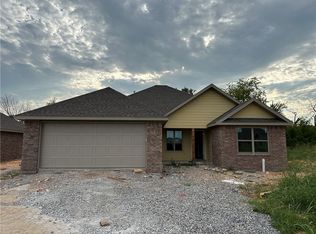 1011 Riverside Dr, Centerton, AR 72713