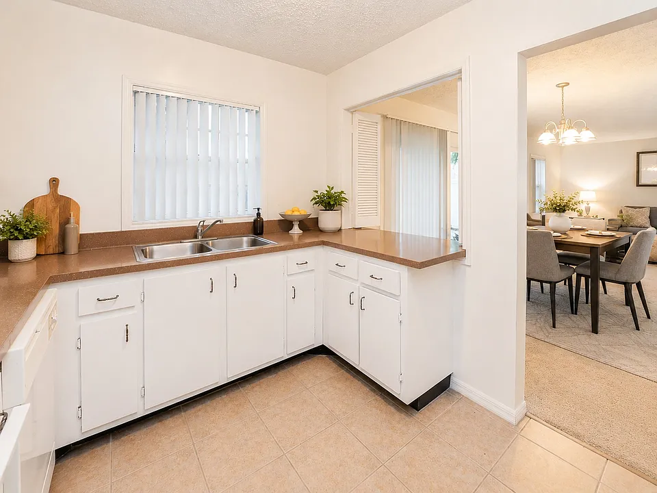 Reserve at Lake Pointe Apartments and Townhomes