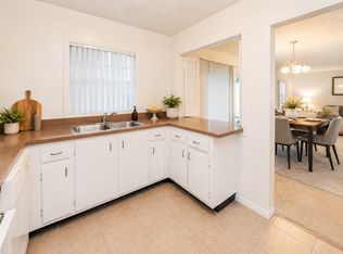 Reserve at Lake Pointe Apartments and Townhomes, Saint Petersburg, FL 33712
