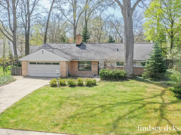 2656 Beechwood Dr SE, East Grand Rapids, MI 49506