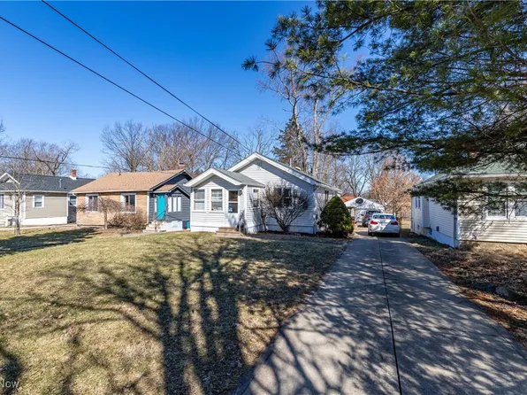 2114 Grantwood Dr, Parma, OH 44134