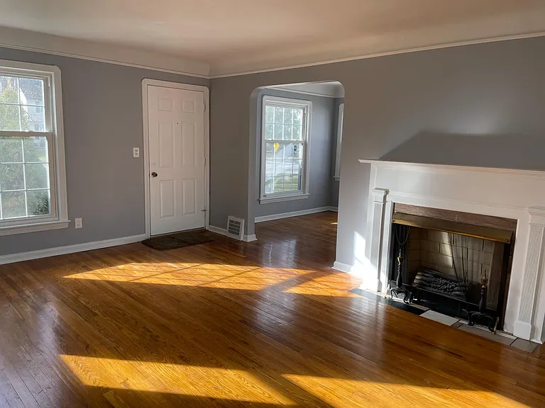 7083 Parma Park Blvd — Photo 16