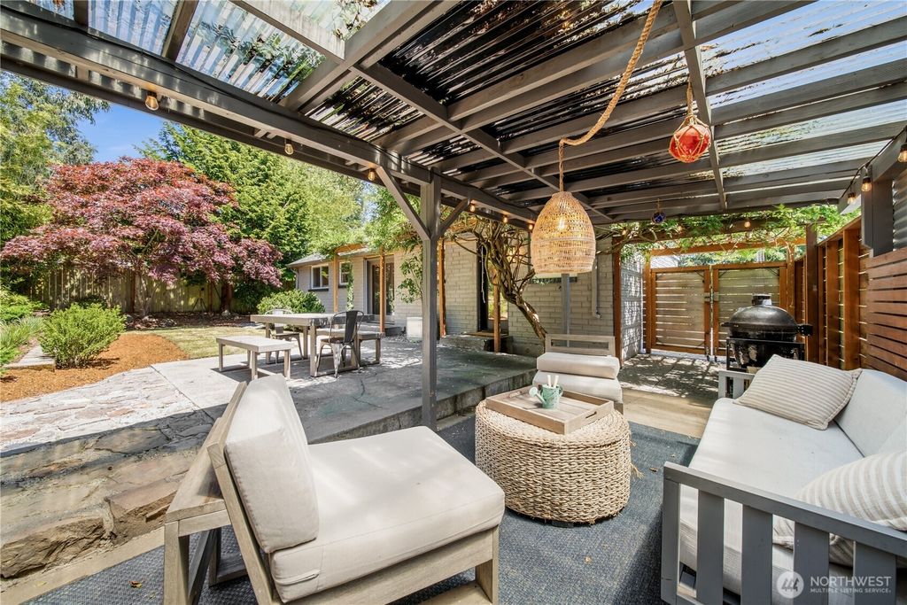 11239 35th Avenue SW, Seattle, WA - More