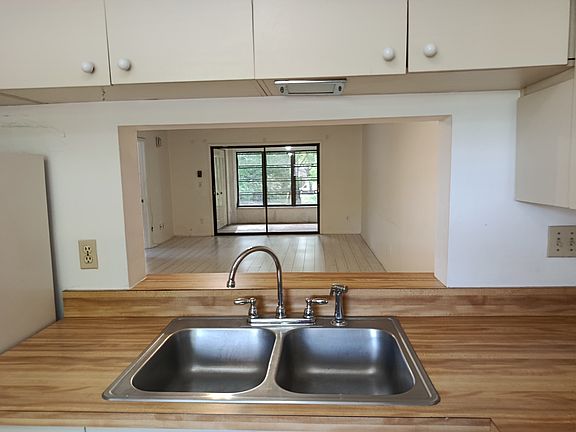 3rd image of 3034 Eastland Blvd Unit D201