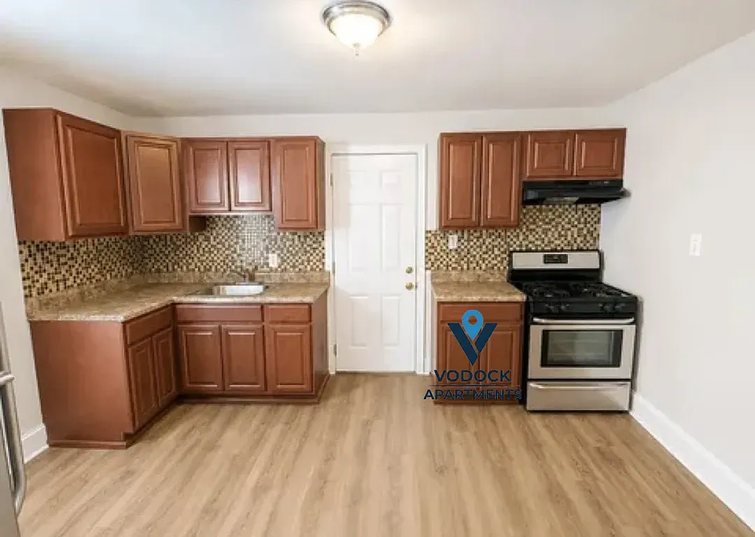3 bed, 1600 sqft, $2,400 — Photo 1