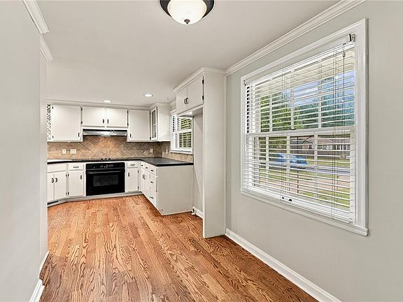 5th image of 7208 Cherokee Dr