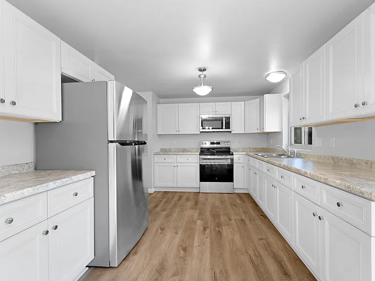3209 E Canary St — Photo 5