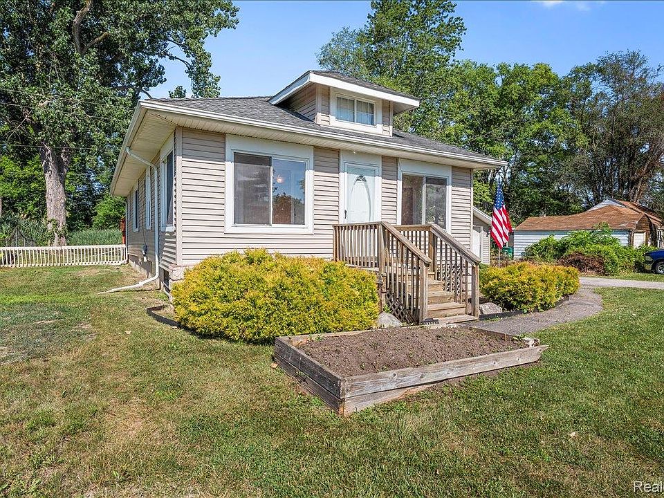 1st image of 34868 W Jefferson Ave