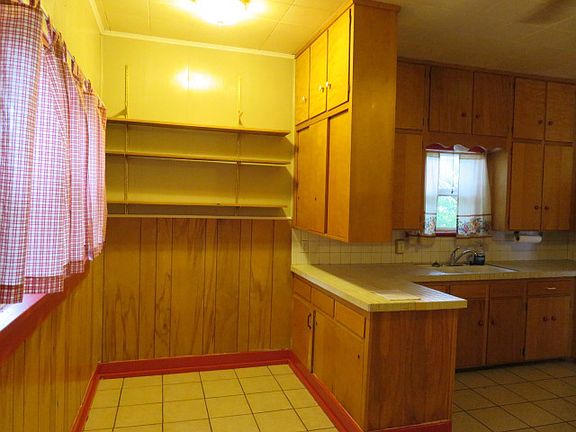 5th image of 1827 McGregor Ave