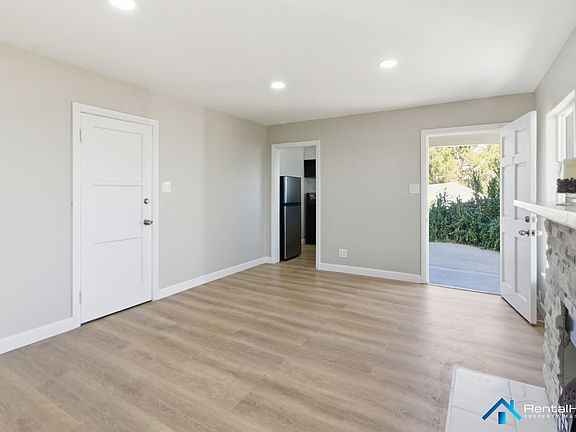 5th image of 4500 Castle Crest Dr