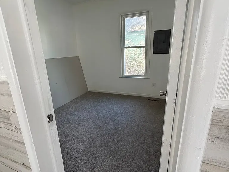 636 White St — Photo 8