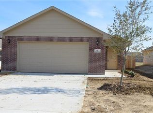 213 Candlewood Cir, Gainesville, TX 76240