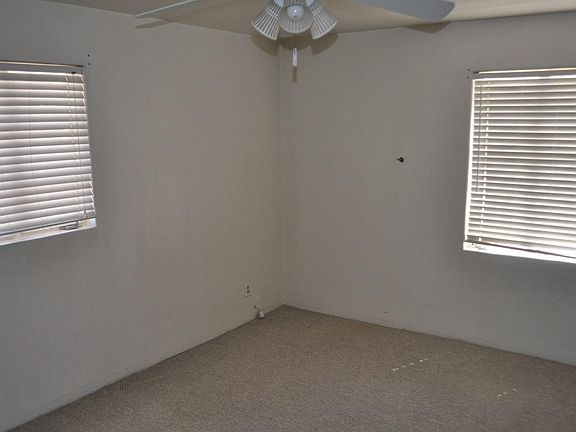 4th image of 954 N Dodge Blvd