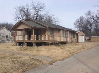 216 W 3rd St, Eureka, KS 67045