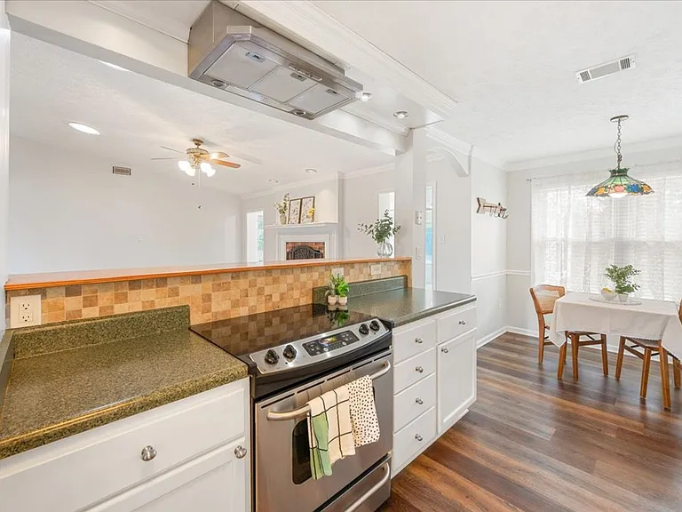 210 Pine Grove Dr — Photo 13