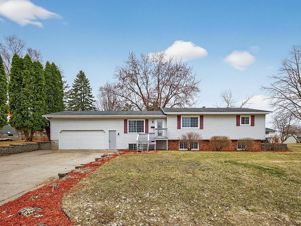 1st image of 1032 Lilac Ln