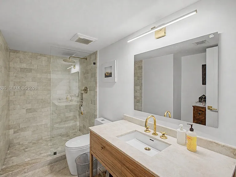 2575 S Bayshore Dr — Photo 5