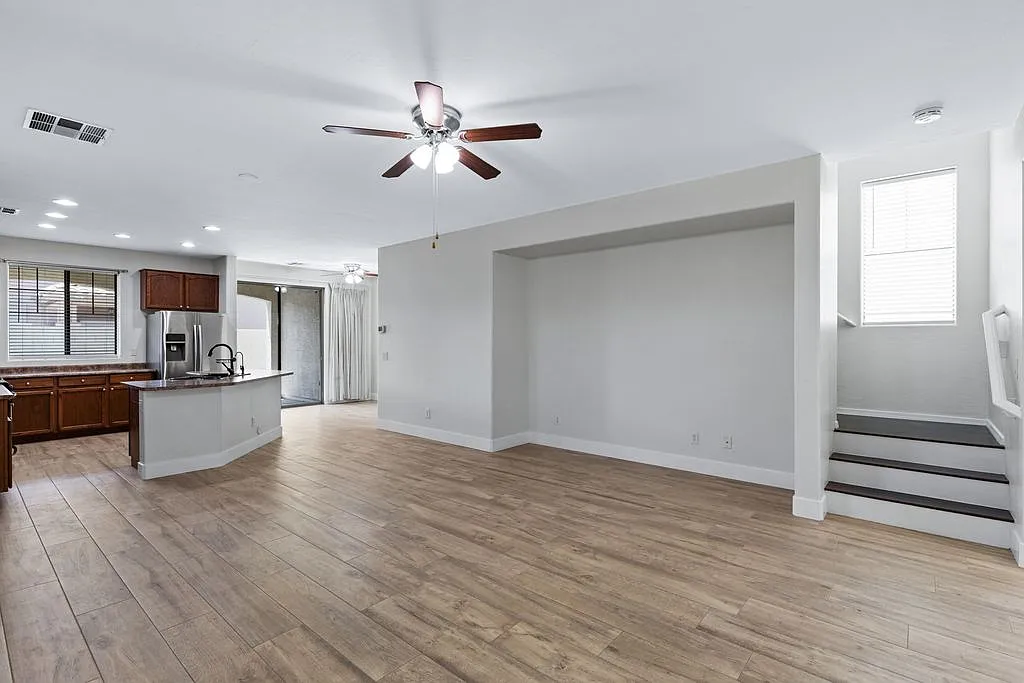 5 bed, 2517 sqft, $2,650 — Photo 4
