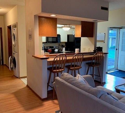 5th image of 122 Monmouth Way