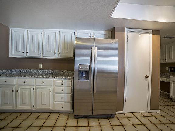 5th image of 3020 E Calaveros Dr