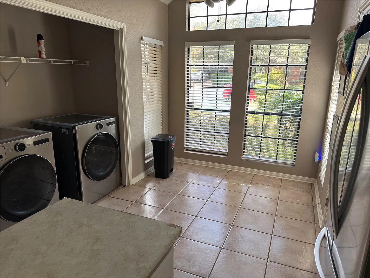 3 bed, 2.0 bath, 1677 sqft, $2,100 — Photo 4