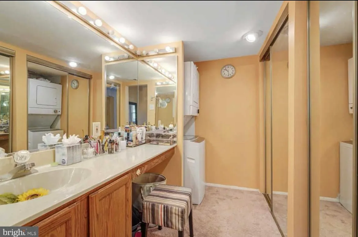 2 bed, 933 sqft, $2,000 — Photo 3