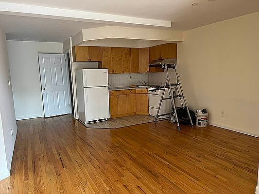 5th image of 2330 Broadway APT 2