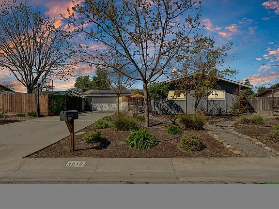 2nd image of 3010 W Royal Oaks Drive