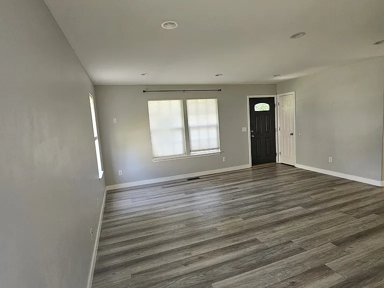 7963 N Smith Ranch Rd — Photo 2