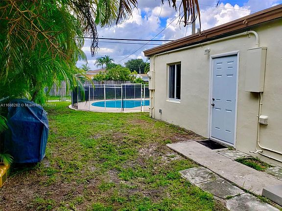 4th image of 1423 NE 175th St