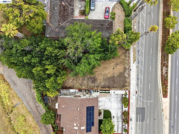 3rd image of 3279 Washington Blvd