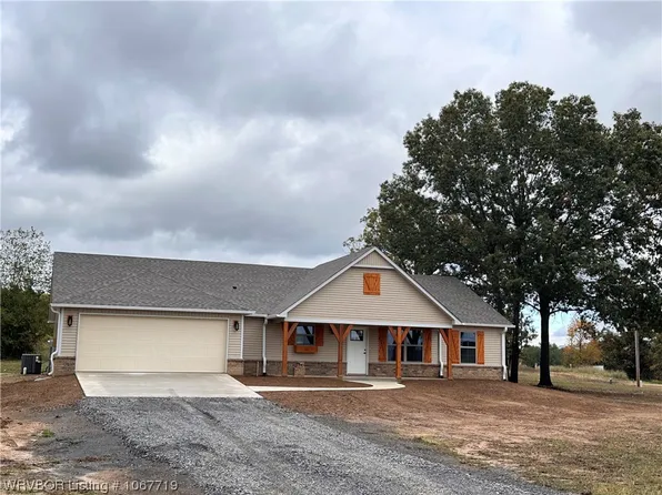 100 Blackstone Cir, Wister, OK 74966