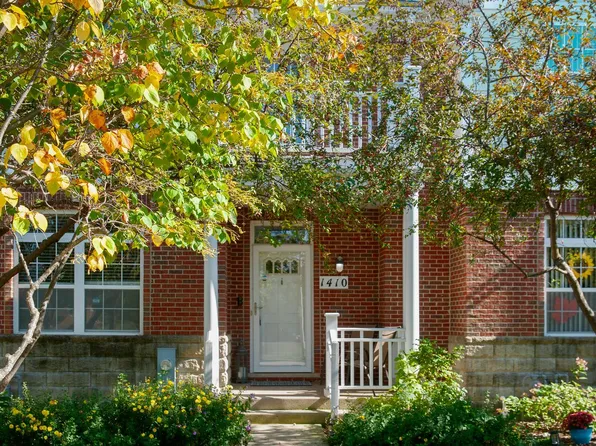 1410 Brownstone Pl, Schaumburg, IL 60193