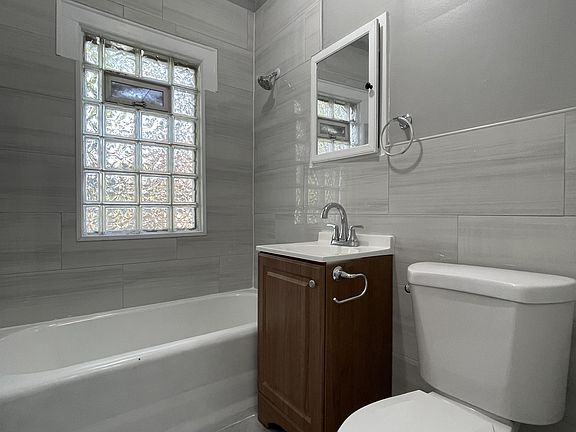 5th image of 4333 Fremont Ave N #4