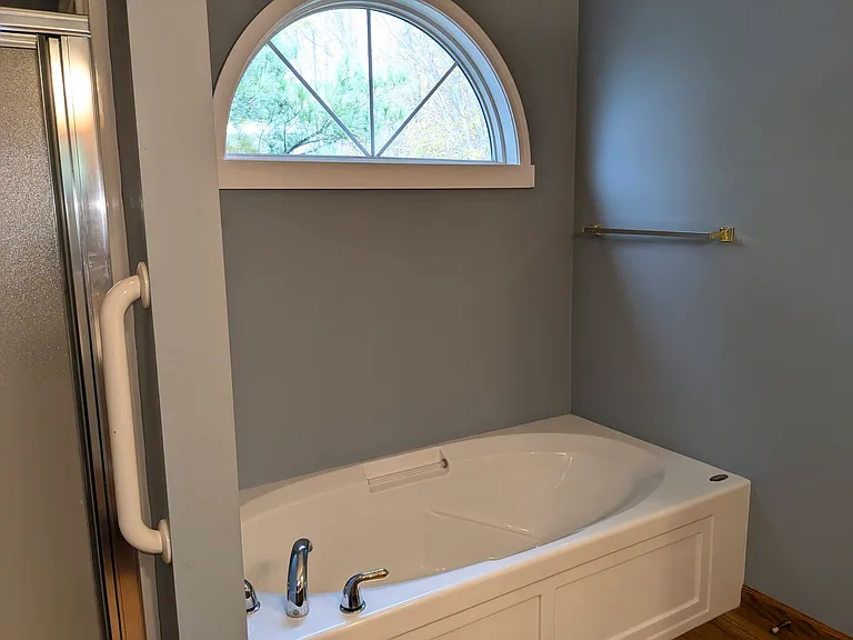 Tub in Master Bath