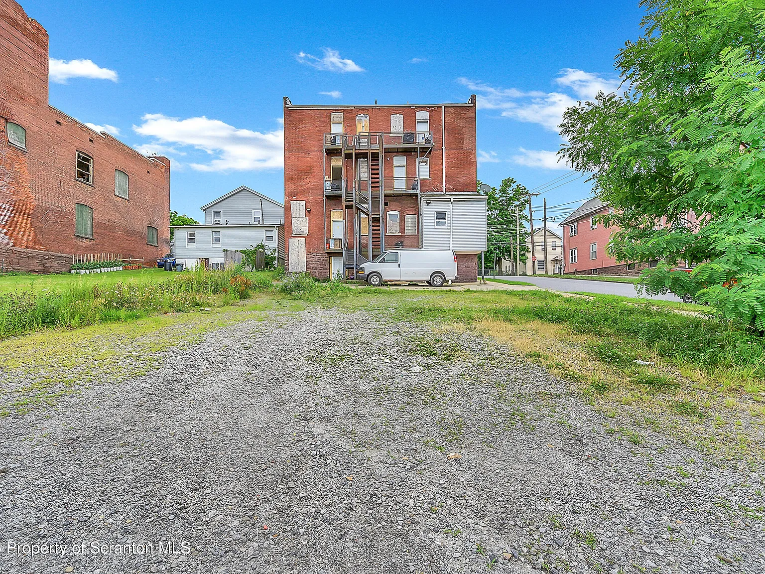 4 bed, 1.0 bath, 1271 sqft, $1,495 — Photo 4