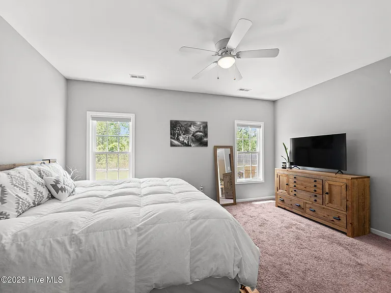 512 Hazelwood Dr — Photo 17