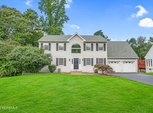 18 Brentwood Dr, Jackson, NJ 08527