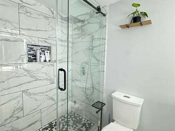 4th image of 795 Hammond Dr APT 406