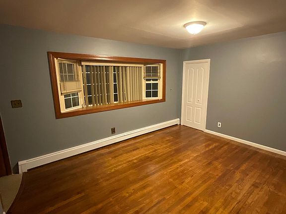 3rd image of 468 Ferndale Blvd #1