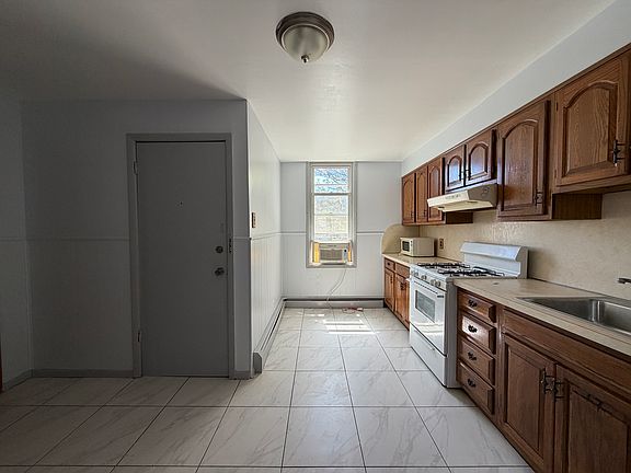 4th image of 98 Andrew St Floor 3