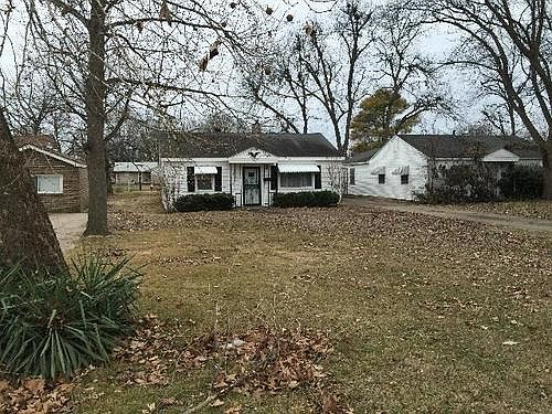 1st image of 140 W Circle Dr
