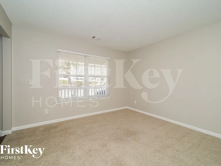 1059 Grandview Cir — Photo 16